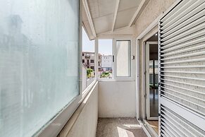 Spacious Apartment w Three Balconies and Parking