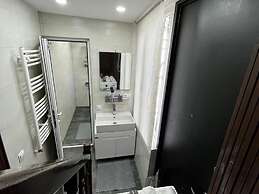 Opera Apartment Sleeps 4 With Patio