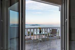 Cape Blue Suites