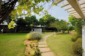 LUSH GARDEN RESORT