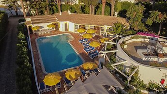1 Bed Flat - Sleeps 2 - Pool - Parking - Wifi