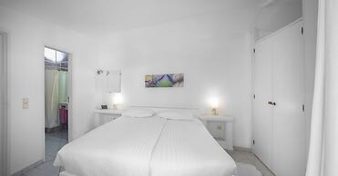 1 Bed Flat - Sleeps 2 - Pool - Parking - Wifi