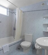 1 Bed Flat - Sleeps 2 - Pool - Parking - Wifi