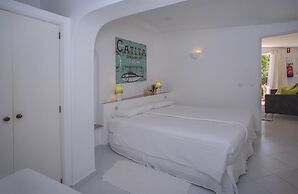 1 Bed Flat - Sleeps 2 - Pool - Parking - Wifi