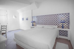 1 Bed Flat - Sleeps 2 - Pool - Parking - Wifi