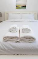Spacious & Welcoming 4BD House - Kennington