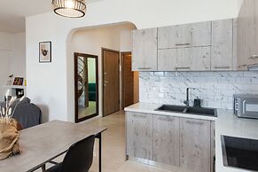 Spacious 2 level Brand New apt GTD3194