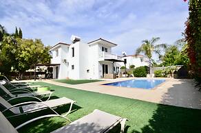 Villa Sleeps 8 With Private Pool