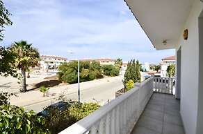 Villa Sleeps 8 With Private Pool