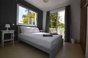 Villa Sleeps 8 With Private Pool
