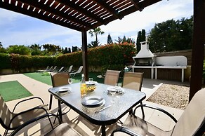 Villa Sleeps 8 With Private Pool