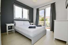 Villa Sleeps 8 With Private Pool