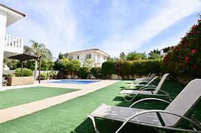 Villa Sleeps 8 With Private Pool