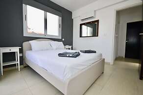 Villa Sleeps 8 With Private Pool