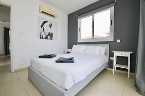 Villa Sleeps 8 With Private Pool