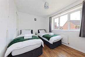 Lovely 2-bed House in Kent - Parking Available