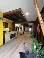 El Encanto Inn