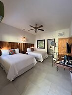 El Encanto Inn