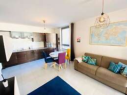 Large Studio in Center with Terrace