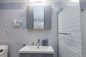 Home Away from Home 2 Bd Apt in Zografou