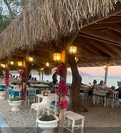Avlu Butik Otel Palamutbükü