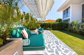 The Xon Hotel