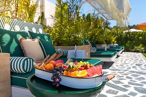 The Xon Hotel