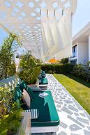 The Xon Hotel