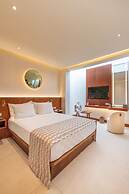 The Xon Hotel