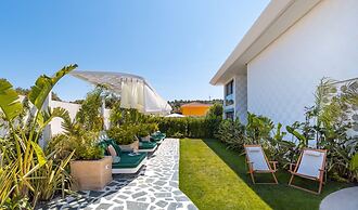 The Xon Hotel