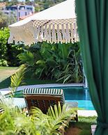 The Xon Hotel