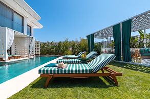 The Xon Hotel