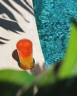 The Xon Hotel