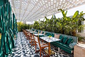 The Xon Hotel