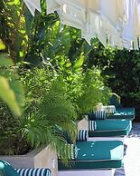 The Xon Hotel