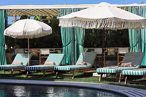 The Xon Hotel