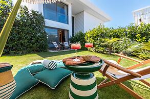The Xon Hotel