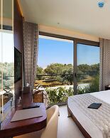 The Xon Hotel