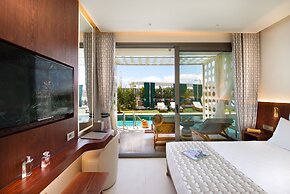 The Xon Hotel