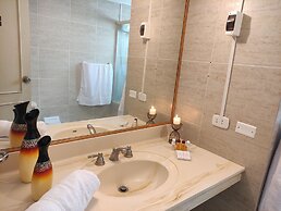 Inti Llaqta Hotel & Suites
