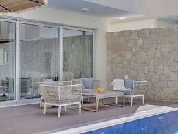Sanders Mythical Blue - Bright 4 bdr Villa With Pool