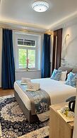 Hotel white swan