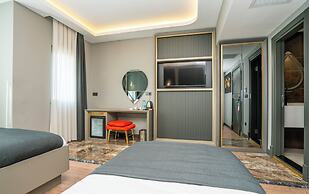216 Ruby Suite