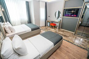 216 Ruby Suite