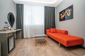 216 Ruby Suite