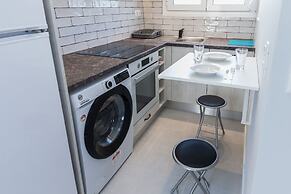Modern Equipped Studio w View in Kipseli