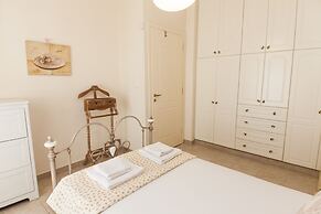 Deluxe 2 Bedroom apt in Petroupoli