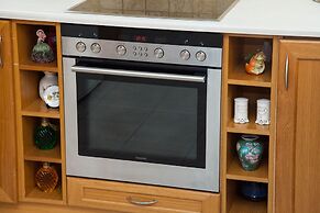Deluxe 2 Bedroom apt in Petroupoli