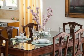 Deluxe 2 Bedroom apt in Petroupoli