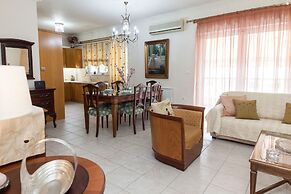 Deluxe 2 Bedroom apt in Petroupoli
